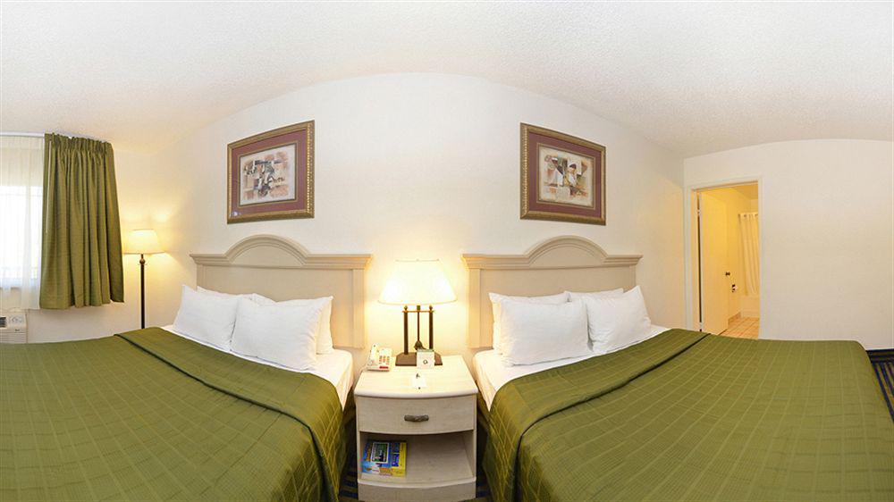 Super 8 By Wyndham San Diego Hotel Circle Exterior foto
